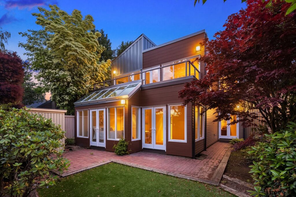 imgi_50_101-NE-58th-St-20-Seattle-Upgrade-Realty29-AUTOx700.fit